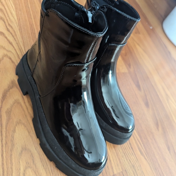 Steve Madden Kids' Trap Boot in Black Patent - Picture 15 of 16